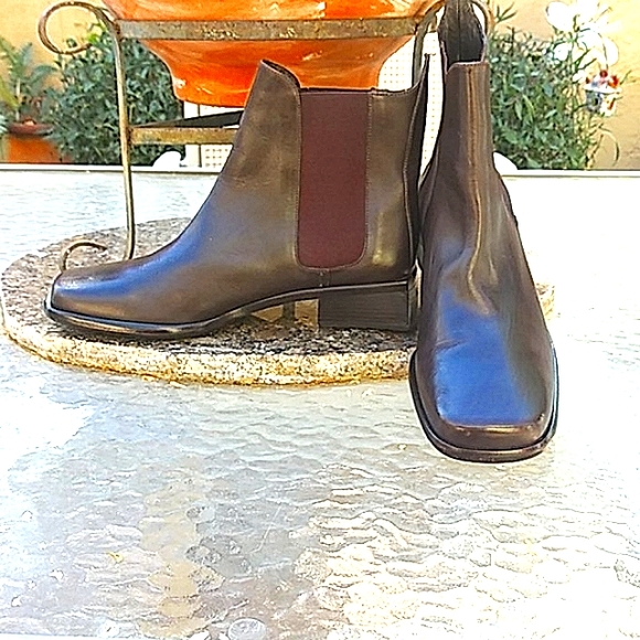 !!!!SOLD!!!!! Cole Haan Chocolate Brown Ankle Boots - Picture 4 of 10